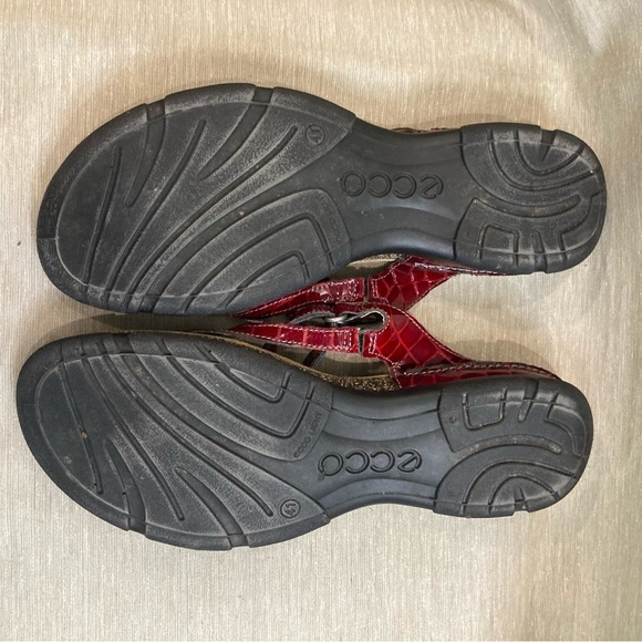 ECCO Sz 41 Croc Pattern Slip On Thong Strappy Casual Dressy Sandals - Picture 7 of 9